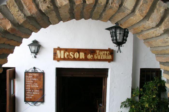 Hostal Torre De Guzman Конил-де-ла-Фронтера Екстериор снимка