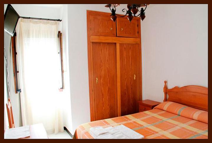 Hostal Torre De Guzman Конил-де-ла-Фронтера Екстериор снимка